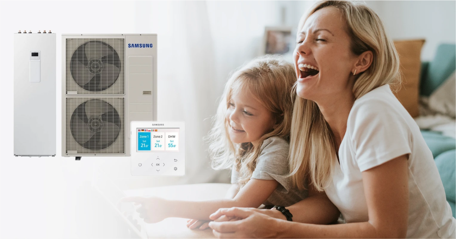 Matka s dcerou vedle tepelného čerpadla Samsung s ovladačem